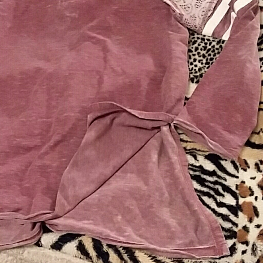 Cute distressed scoop neck longsleeve - Picture 5 of 6